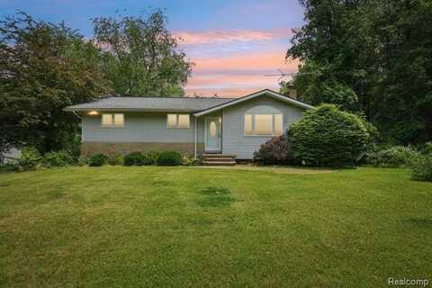 2701 Lakeville Road, Oxford, MI 48370