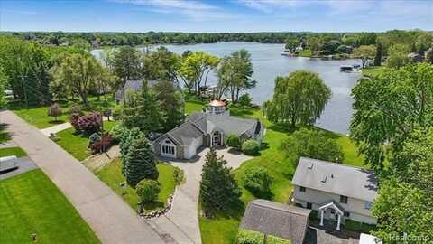 3337 ALCO Drive, Waterford, MI 48329