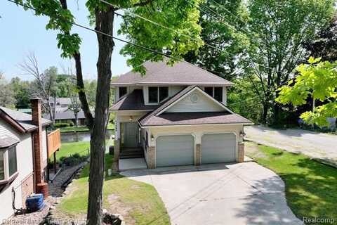 11265 N Shore Drive, Whitmore Lake, MI 48189