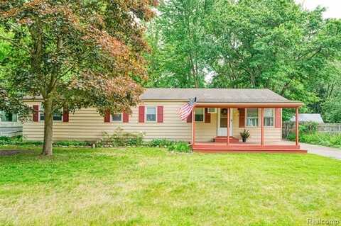 5806 COMMANCHE Lane, Howell, MI 48843