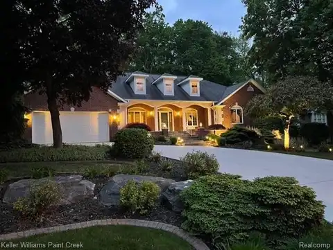 8241 FOUNTAIN VIEW Drive, Flushing, MI 48433