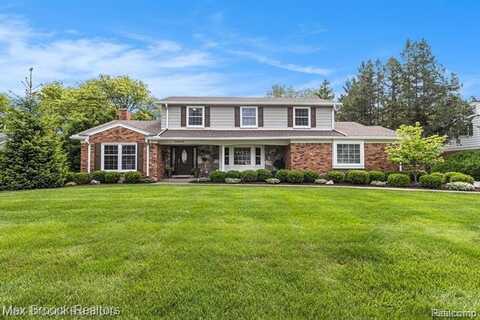 32032 Robinhood Drive, Beverly Hills, MI 48025