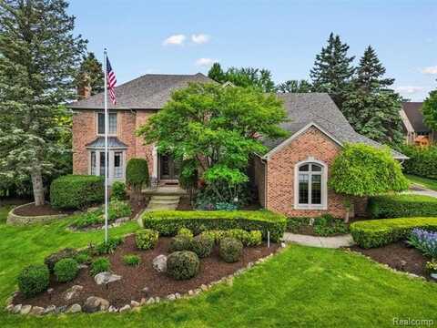 1552 Pebble Creek Drive, Rochester, MI 48307