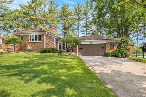 1030 Abseguami Trail, Lake Orion, MI 48362