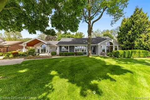23722 E River Road, Grosse Ile, MI 48138