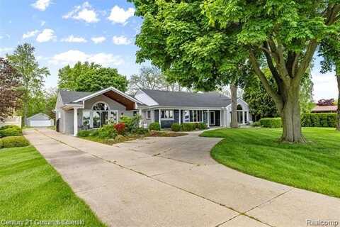 23722 E River Road, Grosse Ile, MI 48138