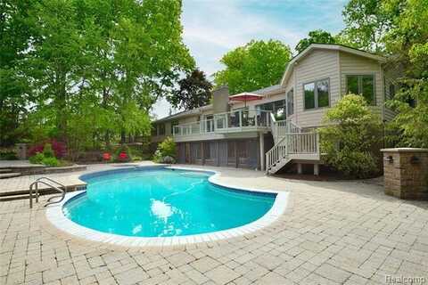 4681 Cove Road, West Bloomfield, MI 48323