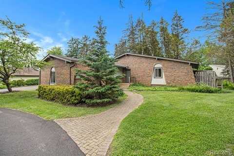 7831 Caberfae Trail, Clarkston, MI 48348