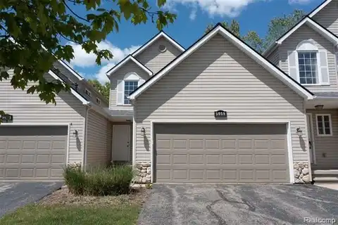 5058 Clintonville Pines Drive, Clarkston, MI 48346