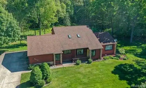 8210 Pine Ridge Drive, Clarkston, MI 48346