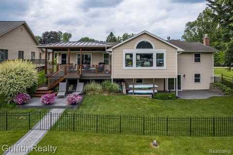 1158 Camelot Drive, Pinckney, MI 48169