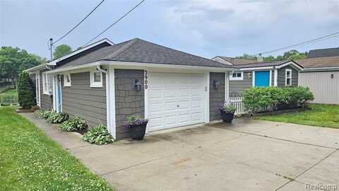3900 Hillcrest, Highland, MI 48356