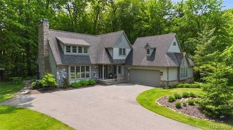 8268 Pine Lake Drive, Davisburg, MI 48350