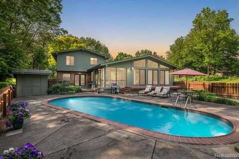 2689 Roseview Drive, Rochester Hills, MI 48306
