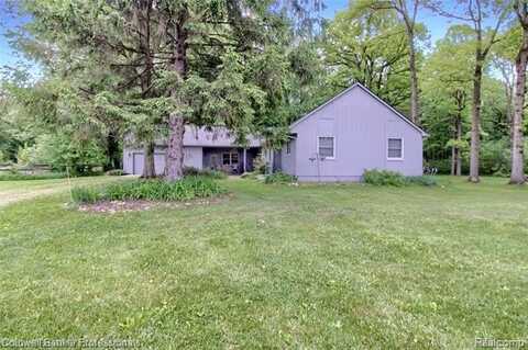21605 Otter Road, New Boston, MI 48111