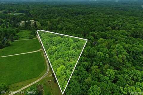 7800 Pontiac Lake Road, Highland, MI 48386