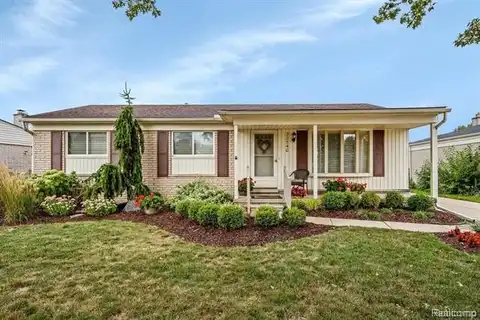 22540 DEVONSHIRE Street, Woodhaven, MI 48183