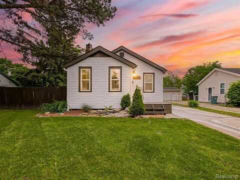 1944 E Saratoga Street, Ferndale, MI 48220