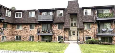 530 Riviera Drive, Saint Clair Shores, MI 48080