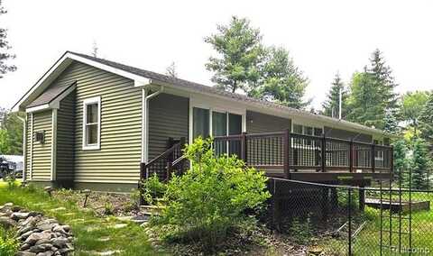 6778 Strawberry Lake Road, Whitmore Lake, MI 48189