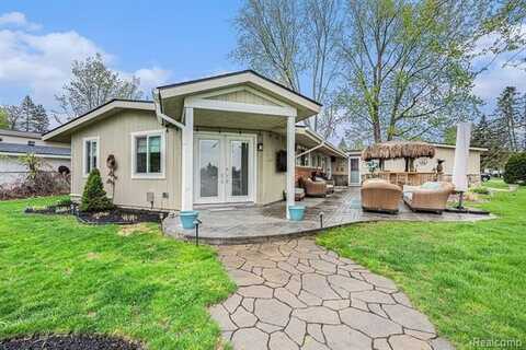2159 HELMSFORD Drive, Wolverine Lake, MI 48390