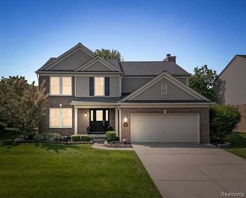 2880 Yosemite Drive, Lake Orion, MI 48360