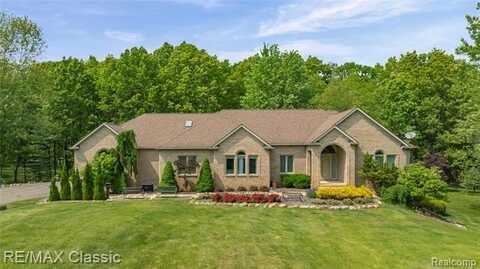 946 ADAMS Road, Milford, MI 48381