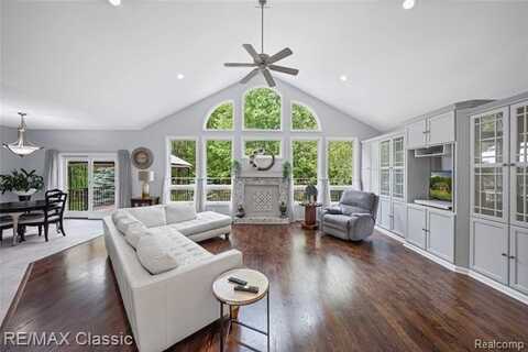 946 ADAMS Road, Milford, MI 48381