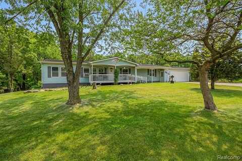 15455 Rhoades Lane, Fenton, MI 48430
