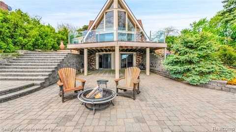 8648 Lakeshore Road, Burtchville, MI 48059