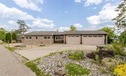 9634 Bonnie Briar Street, White Lake, MI 48386