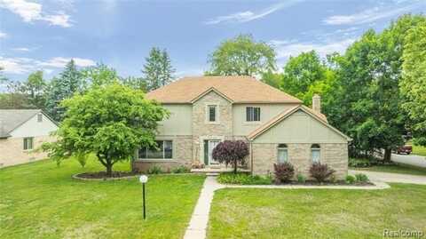 8924 Woods Edge Drive, Commerce Township, MI 48382