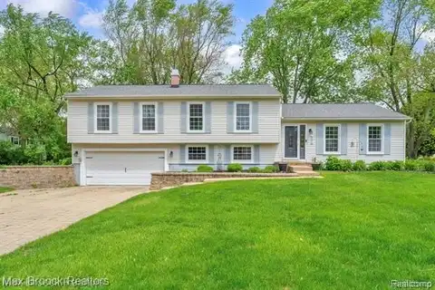 591 S Spinningwheel Lane, Bloomfield Hills, MI 48304