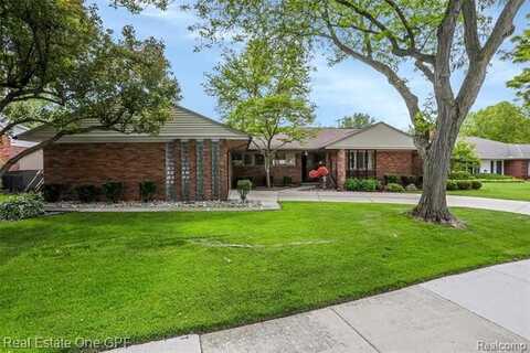 439 Barclay Road, Grosse Pointe Farms, MI 48236