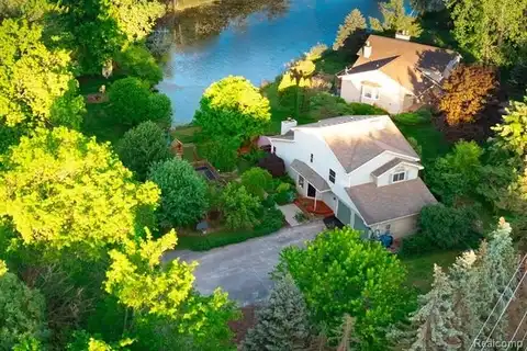 751 Lochaven Road, Waterford, MI 48327