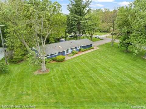 7408 N Briarcliff Knoll Drive, West Bloomfield, MI 48322
