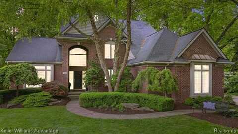 7092 S OAK Court E, West Bloomfield, MI 48323