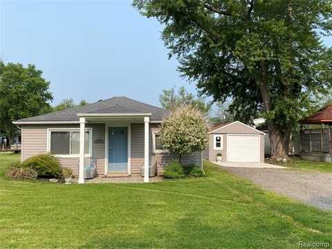 35274 Lake Drive, Rockwood, MI 48173