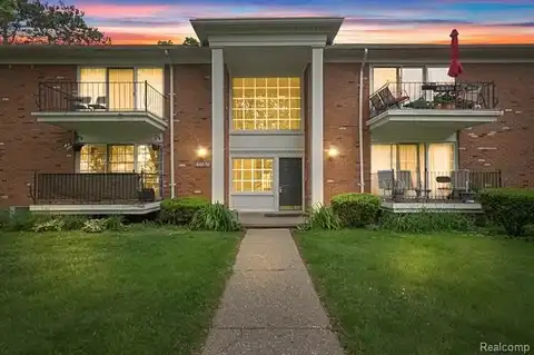 448 Fox Hills Drive N, Bloomfield Hills, MI 48304