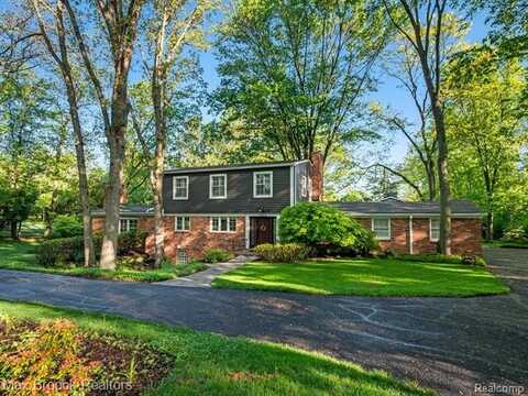 7412 Lindenmere Drive, Bloomfield Hills, MI 48301