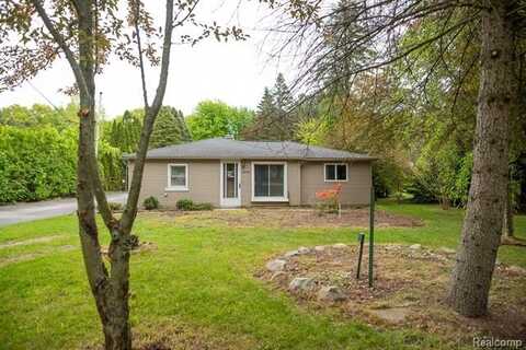 4216 Parker Road, Fort Gratiot, MI 48059