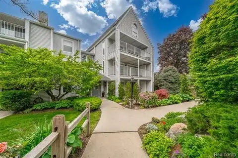 3553 Port Cove Drive, Waterford, MI 48328