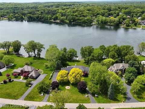 532 Shrewsbury Drive, Clarkston, MI 48348