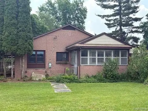 206 S Hospital Road, Waterford, MI 48327