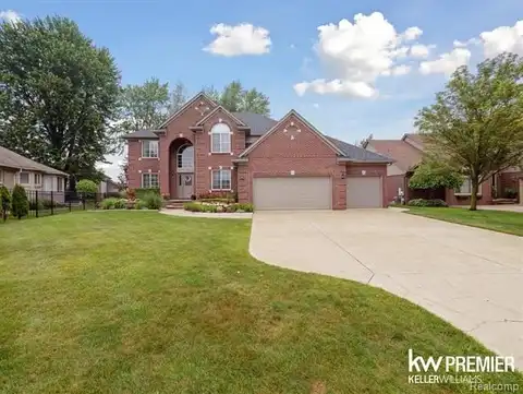 18961 Pine Lane, Macomb, MI 48042