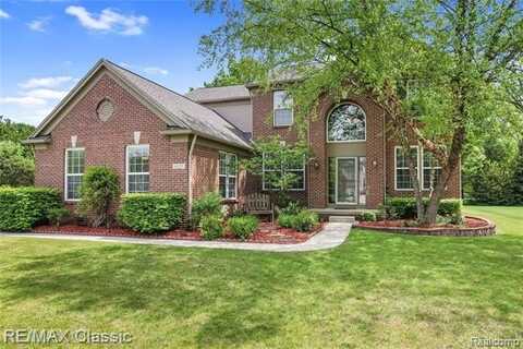 6323 Moonstone Dr, Grand Blanc, MI 48439