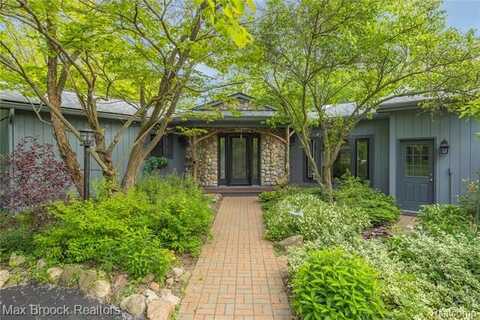 1982 E Coon Lake Road, Howell, MI 48843