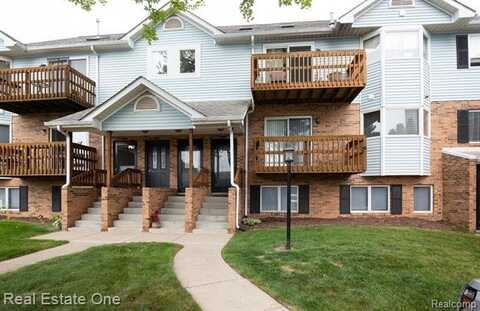 233 PINEWOOD Circle, Plymouth, MI 48170