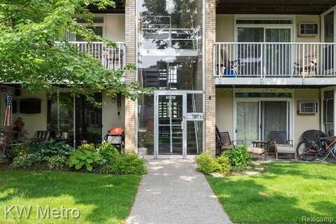 4909 Crooks Road, Royal Oak, MI 48073