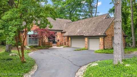 3546 Bloomfield Club Drive, Bloomfield Hills, MI 48301